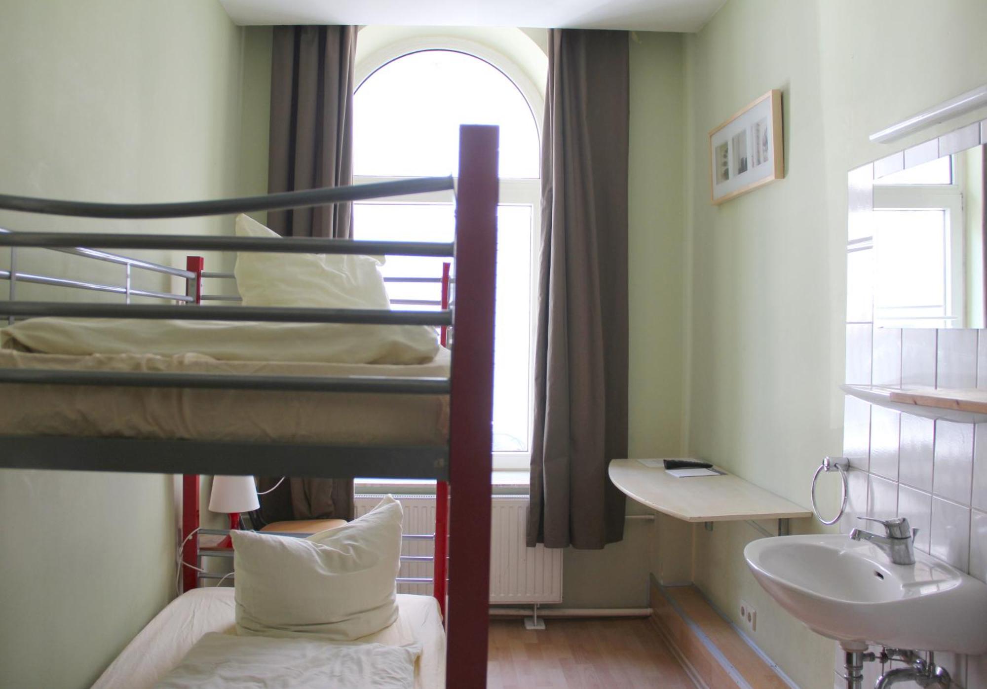 Twin Room with Private Bathroom on floor (sole use)