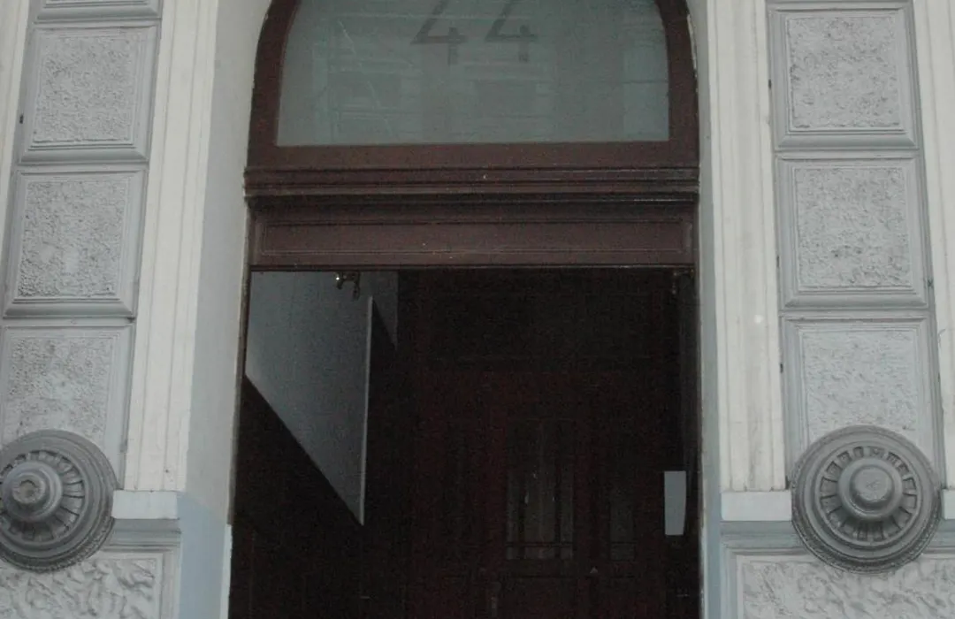 Buch-Ein-Bett Hostel-1